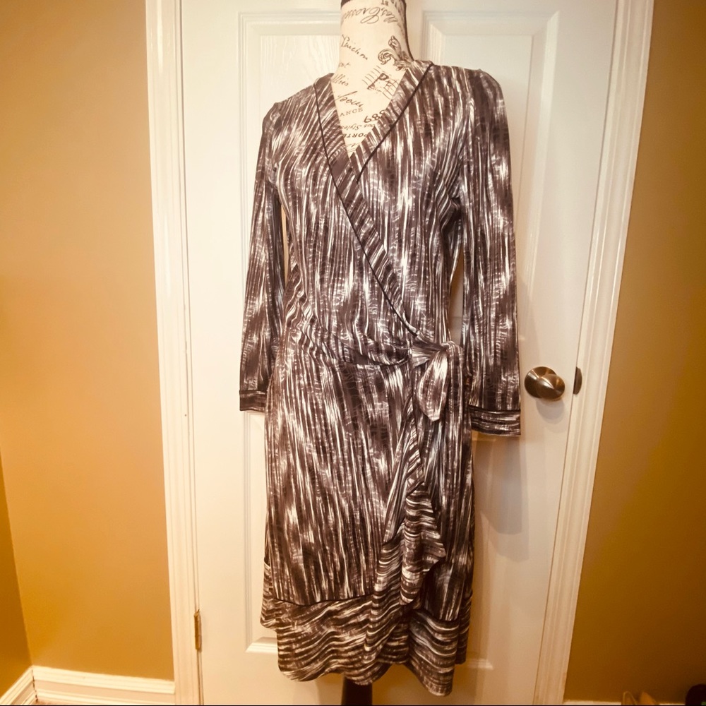 BCBGMAXAZRIA long sleeve wrap dress. Sz Medium. - Picture 1 of 6